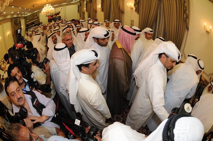 جموع من المهنئين في قصر الشويخ العامر﻿