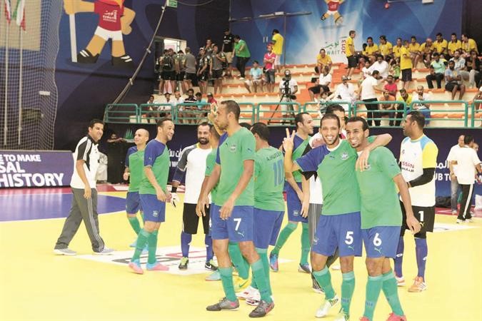 فريق المقاصة المصري يحتفل بالتاهل الى ربع النهائي ﻿