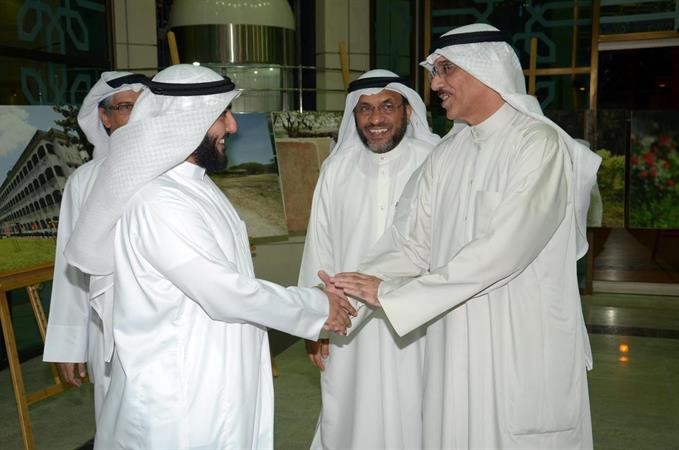 عبدالعزيز البزيع يستقبل المهنئين