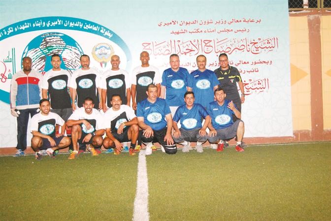 الروح الاخوية تسيطر على جميع الفرق قبل المباريات﻿