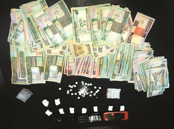 المضبوطات التي تم العثور عليها بحوزة الاسيوي﻿