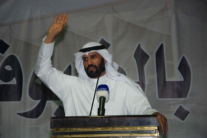 مرشح الدائرة الخامسة عبدالعزيز العنزي متحدثا الى الناخبين عباس مكحل
