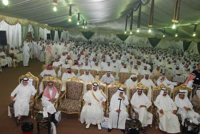 جانب من الحضور في مقر عبدالعزيز العنزي