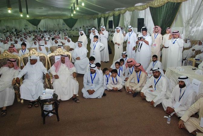ناخبو الدائرة الخامسة محتشدون في مقر العنزي