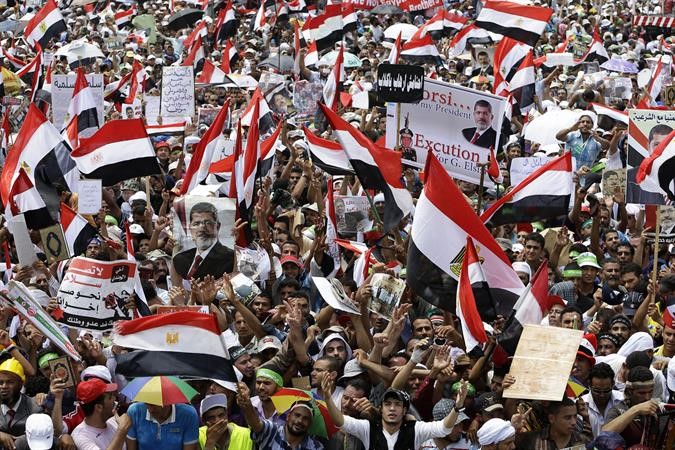 مظاهرة لمؤيدي الرئيس المعزول محمد مرسي امام رابعة العدوية امس اپ