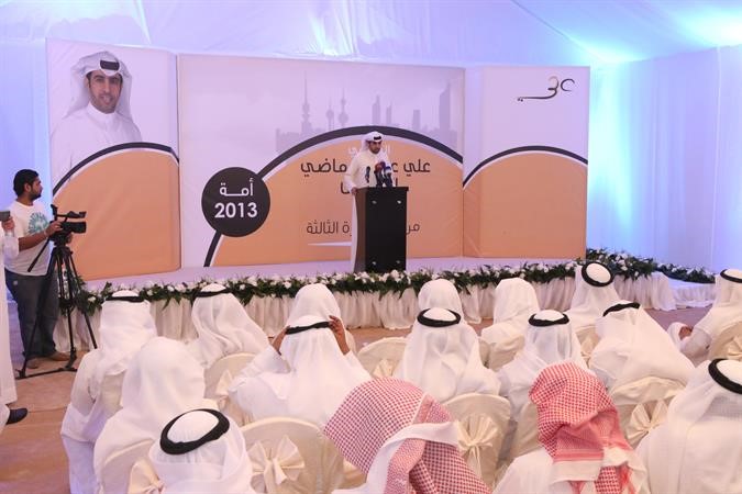 المرشح علي الخميس خلال حديثه للناخبين
﻿