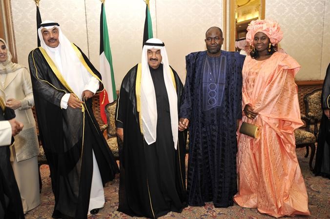 سمو الشيخ ناصر المحمد والشيخ صباح الخالد وعميد السلك الديبلوماسي عبدالاحد امباكي وحرمه
