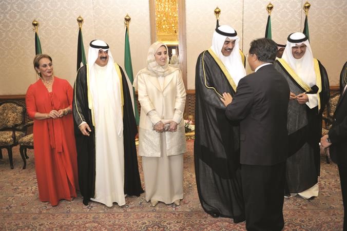 الشيخ صباح الخالد والشيخة عايدة السالم وخالد الجارالله وضاري العجران في استقبال الضيوف هاني عبدالله
