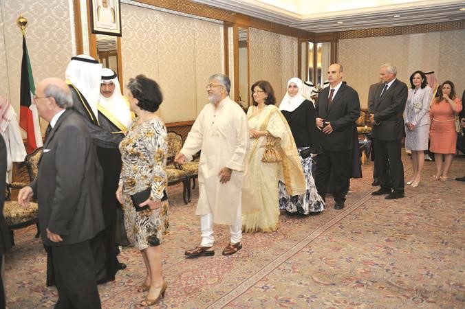 السفراء والديبلوماسيون يقدمون التهاني للشيخ صباح الخالد