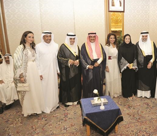 السفير البحريني الشيخ حمد ال خليفة والشيخ دابراهيم الدعيج والشيخ داحمد الناصر مع الحضور
