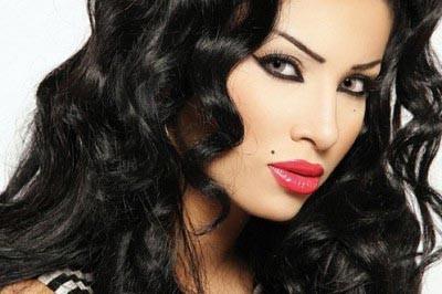 بالفيديو.. مروة تعتدي على مصوّر بعد اتهامها بالإبتذال والعري