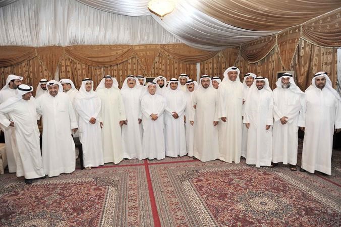 علي دغيم الشمري ومحمد الرمضان متوسطين العاملين في الشركة الكويتية لنفط الخليج خلال الغبقة هاني عبدالله