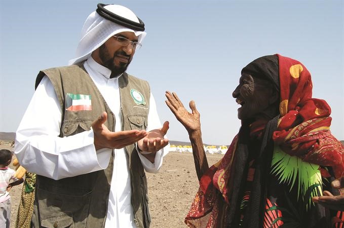 العجوز تدعو الله ان يحفظ الكويت والعتيبي يؤمن﻿