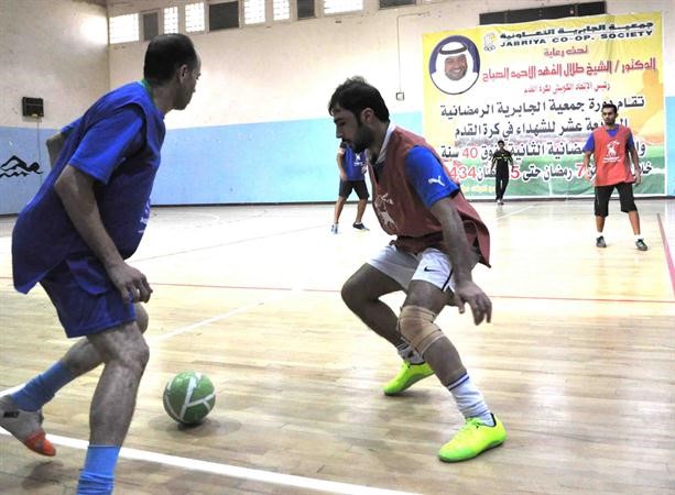 محاولة للمرور بمتابعة المدافع 