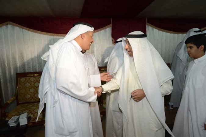 السريع مستقبلا احد الناخبين
