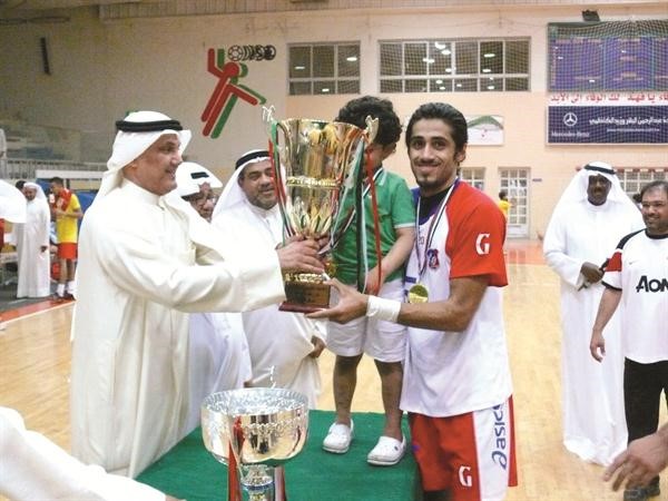 الخميس شارك في العديد من البطولات الخارجية مع ناديه والمنتخب الوطني