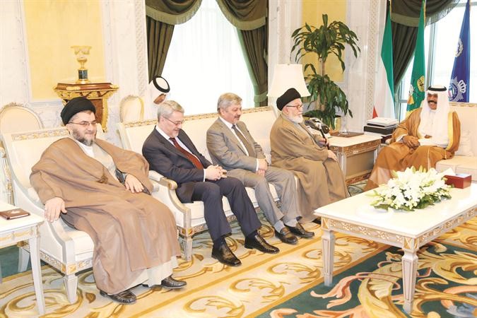 سمو ولي العهد الشيخ نواف الاحمد مستقبلا سماحة السيد محمد بحر العلوم ﻿