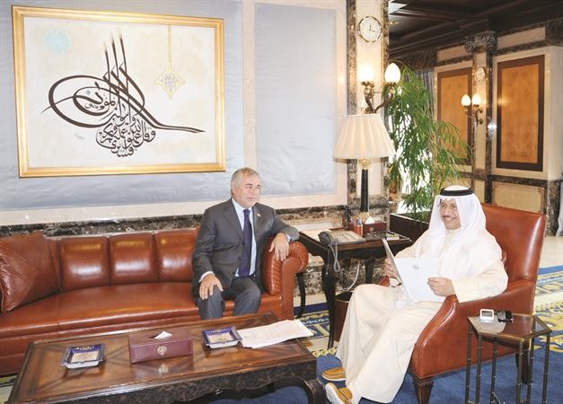 سمو رئيس مجلس الوزراء الشيخ جابر المبارك مستقبلا سفير طاجيكستان د زبيد الله زبيدوف ﻿