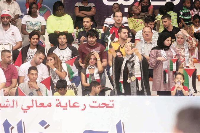 الجالية الفلسطينية شجعت فريقها بحرارة﻿