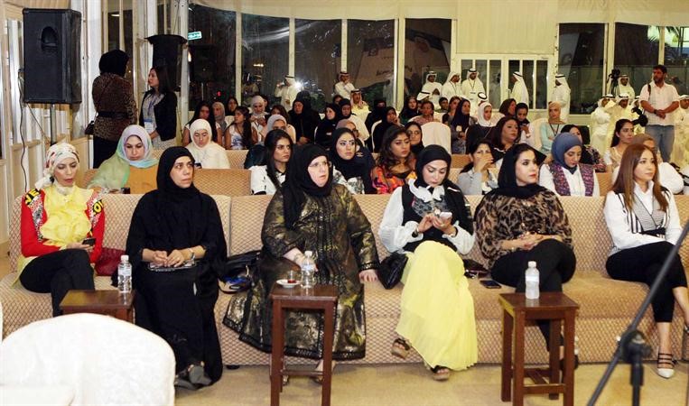 ناخبات الدائرة الثالثة في مقر احمد المليفي