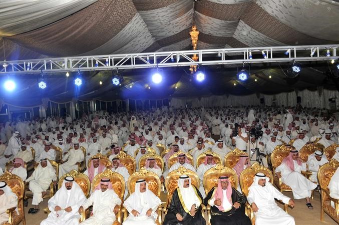 جانب من الحضور خلال افتتاح المقر الانتخابي للمرشح سعود الحريجي