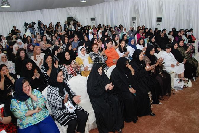 ناخبات الدائرة الثانية في افتتاح المقر الانتخابي لرياض العدساني
