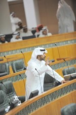 مرشح الدائرة الاولى نواف الفزيع في احدى الجلسات السابقة﻿