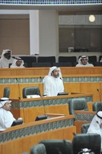 ناصر المري متحدثا في احدى الجلسات السابقة﻿