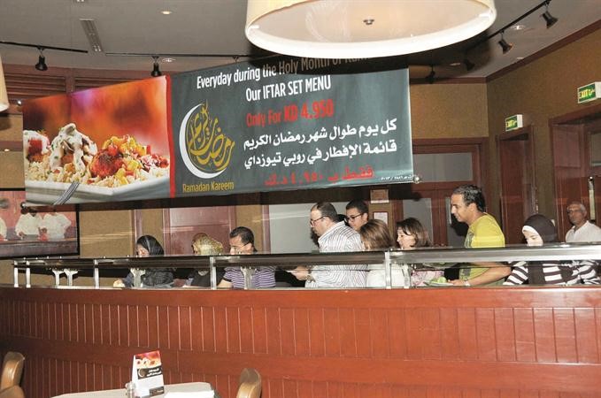 لقطة تذكارية امام روبي تيوزداي متين غوزال