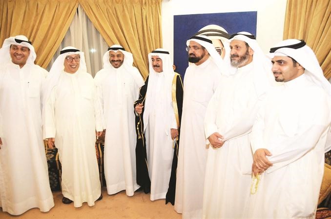 سلطان بن حثلين مهنئا﻿