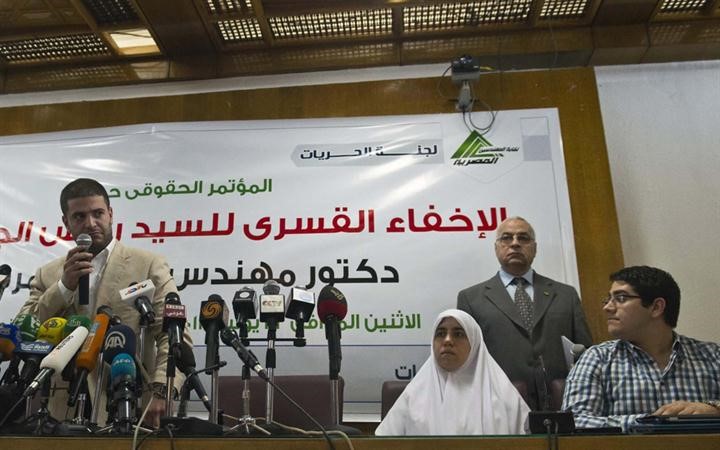  جانب من المؤتمر الصحافي لاسرة الرئيس المعزول بالقاهرة امس افپ
