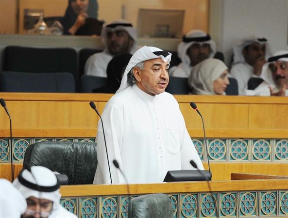 مرشح الدائرة الاولى د عبدالحميد دشتي متحدثا في احدى الجلسات ﻿