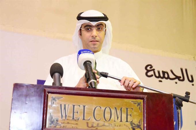 عريف الندوة الزميل احمد الفضلي﻿