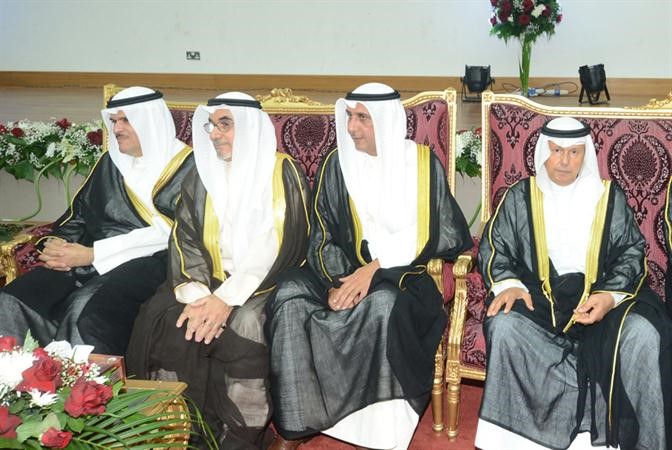 السفير احمد فهد الفهد واللواء فيصل الجزاف والشيخ سلمان الحمود خلال زيارة نادي الصم﻿