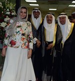 صاحب السمو الامير لدى وصوله الى جمعية المكفوفين وفي استقباله ذكرى الرشيدي وفايز العازمي﻿