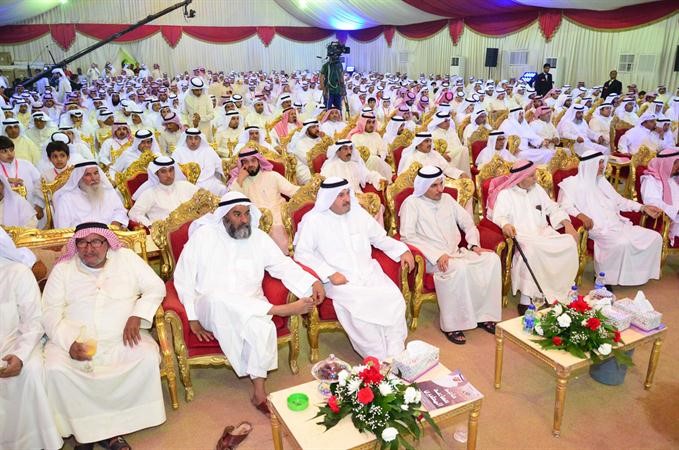 اهالي الدائرة الخامسة في المقر الانتخابي لماجد المطيري