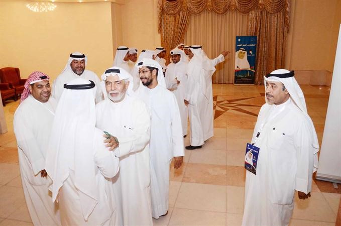 احمد الحمد في استقبال اهالي الدائرة