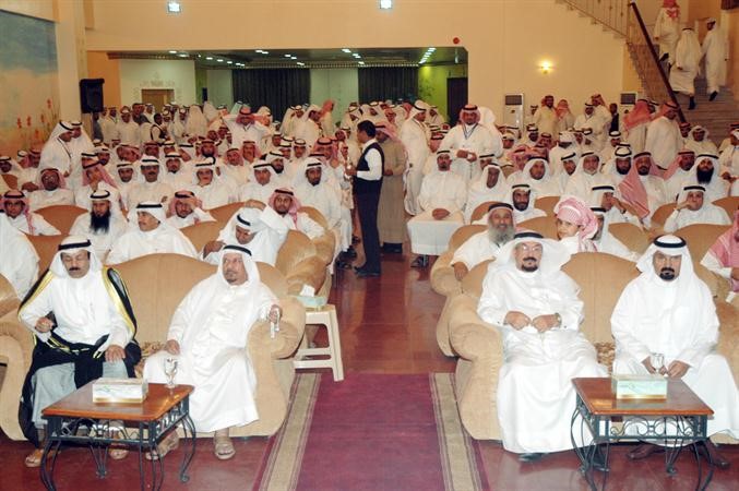 جانب من الحضور في مقر مطلق العتيبي