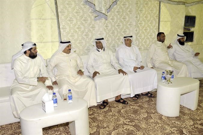 ناخبو الدائرة الثالثة في مقر العنزي 