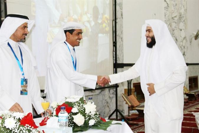 3احمد العتيب وسعد السبيعي يكرمان احد حفظة القران 3﻿