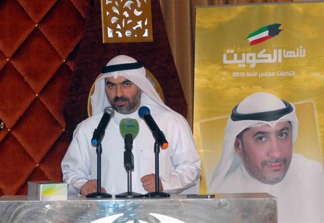 عريف الندوة يلقي كلمته