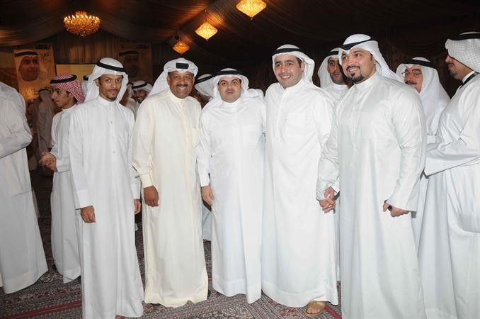 سلطان الدبوس متوسطا ابناء الدائرة