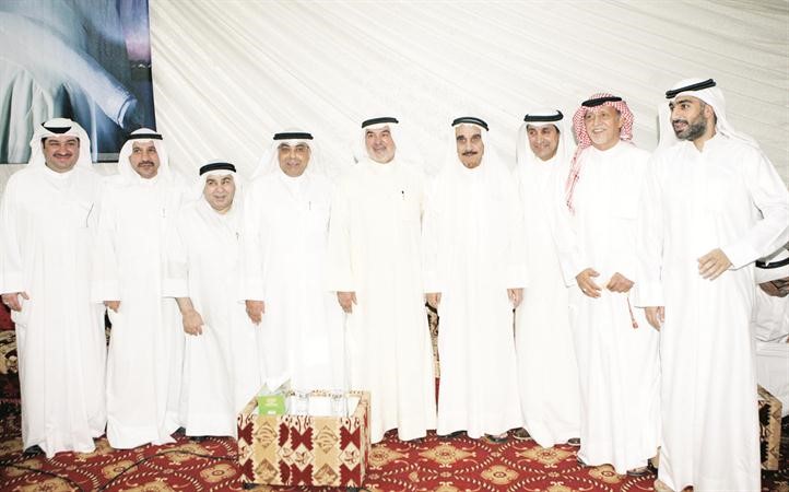 صالح عاشور متوسطا الناخبين