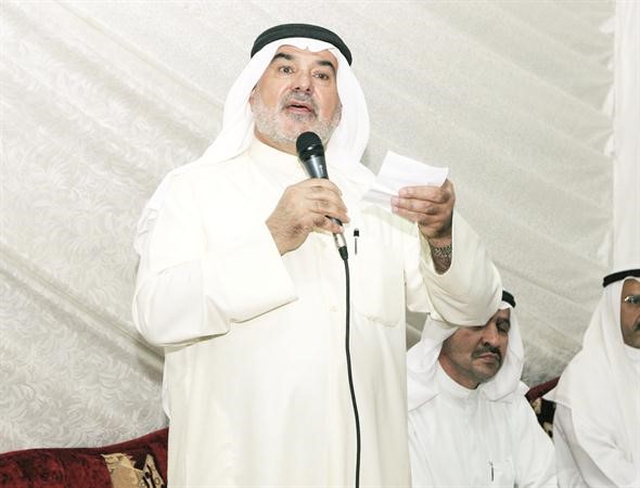 عاشور يخاطب الحضور
