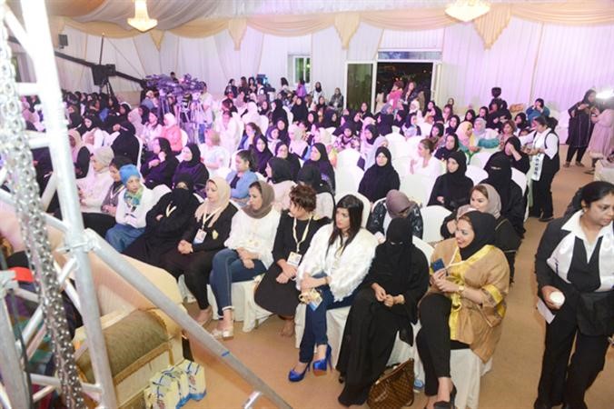 جانب من ناخبات الدائرة الثالثة في مقر جمال العمر
