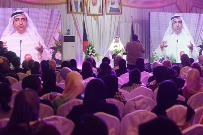 المرشح جمال العمر خلال حديثه للناخبات