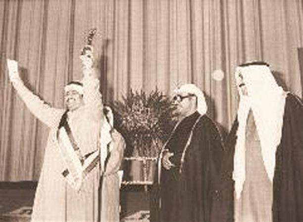  اثناء فوزه بجائزة افضل مسرحي عام 1980