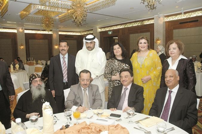السفير عبدالكريم سليمان ومعلي العلمي ونجلاء النقي وعدد من الحضور انور الكندري