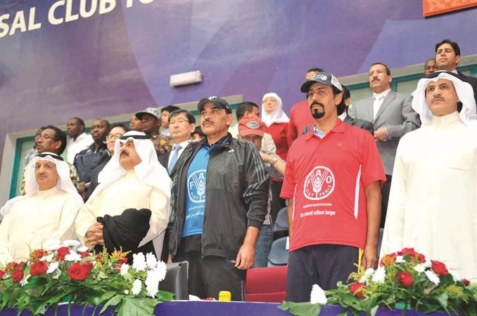 نائب رئيس مجلس الوزراء ووزير الخارجية الشيخ صباح الخالد وخالد الجارالله والسفير الشيخ علي الخالد وكبار الحضور في المنصة الرئيسية	 اسامة ابوعطية﻿