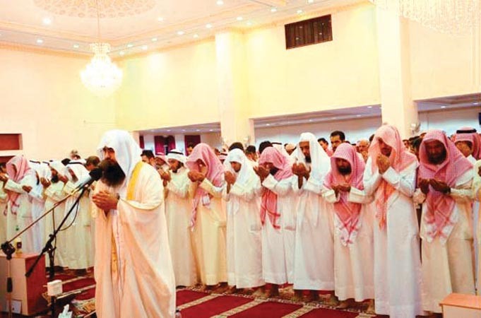جانب من المصلين